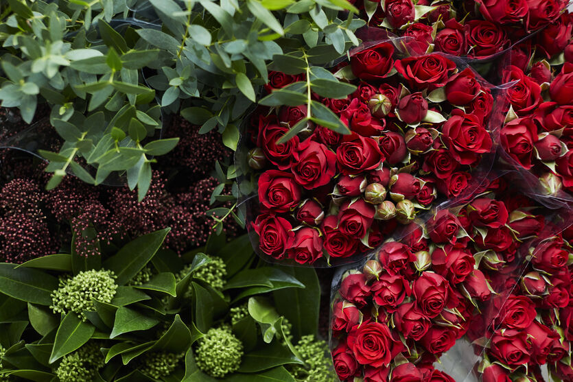 Pynt med vakre blomster til jul