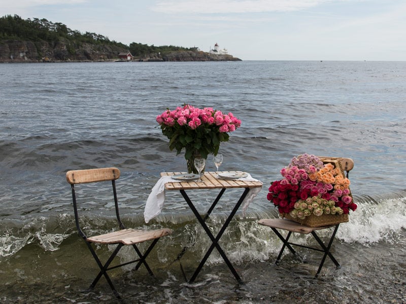 floriss-sommerblomster-feel-free-dekk-bordet-i-strandkanten.jpg