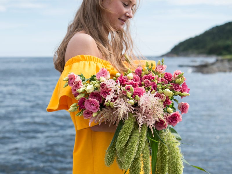 floriss-sommerblomster-roser-tanacetum-brudeslor-bukett_.jpg