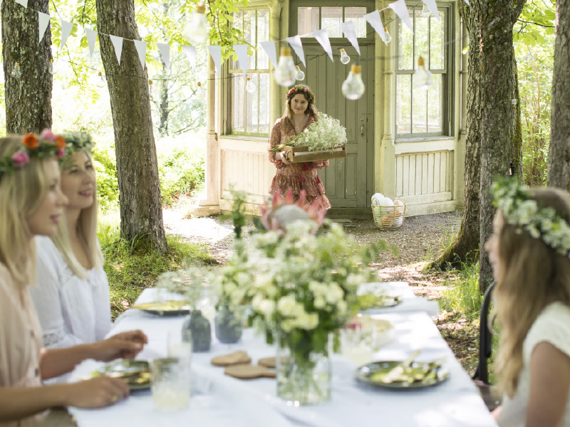 festbord-med-blomsterkranser.jpg