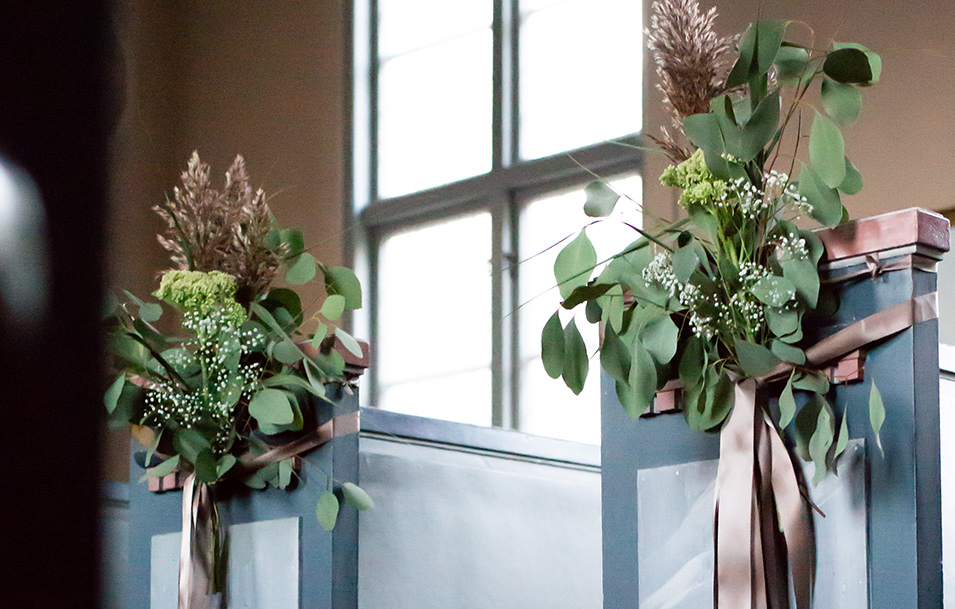 blomster-i-kirken-bryllup-festlokalet-radhuset.jpg