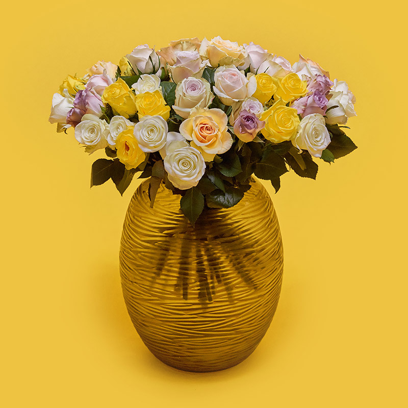 floriss-kundeklubb-rosekort-roser-i-vase-gul-hvit-rosa.jpg