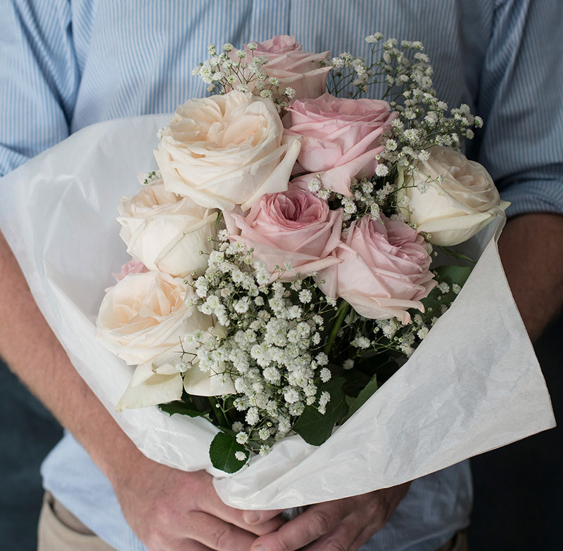 Nordisk blomsterbukett med brudeslør og eukalyptus