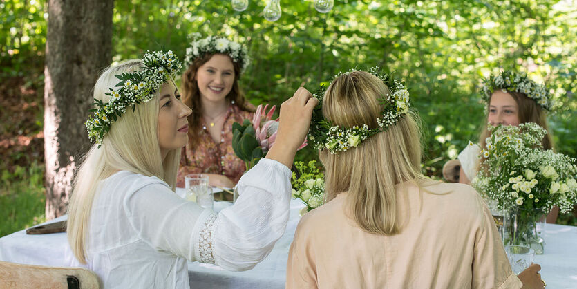 Blomsterkrans med blomsterkransbukett