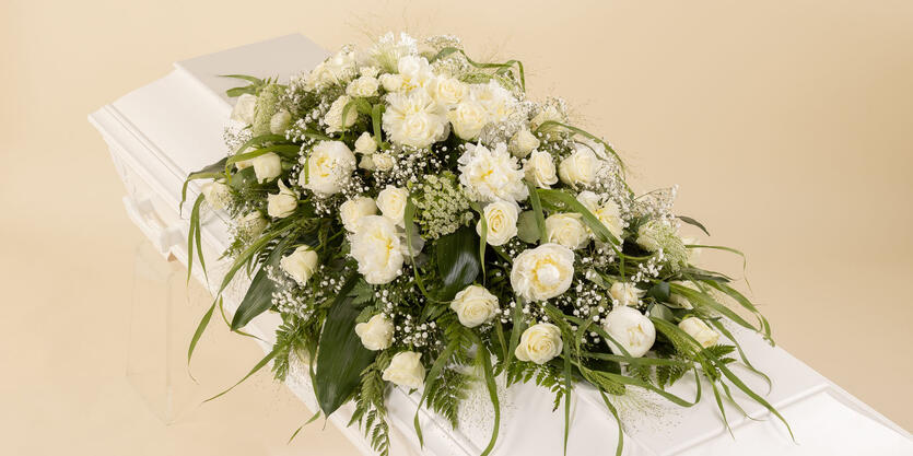 Tekst p&aring; blomsterb&aring;ndet<br/> til begravelse