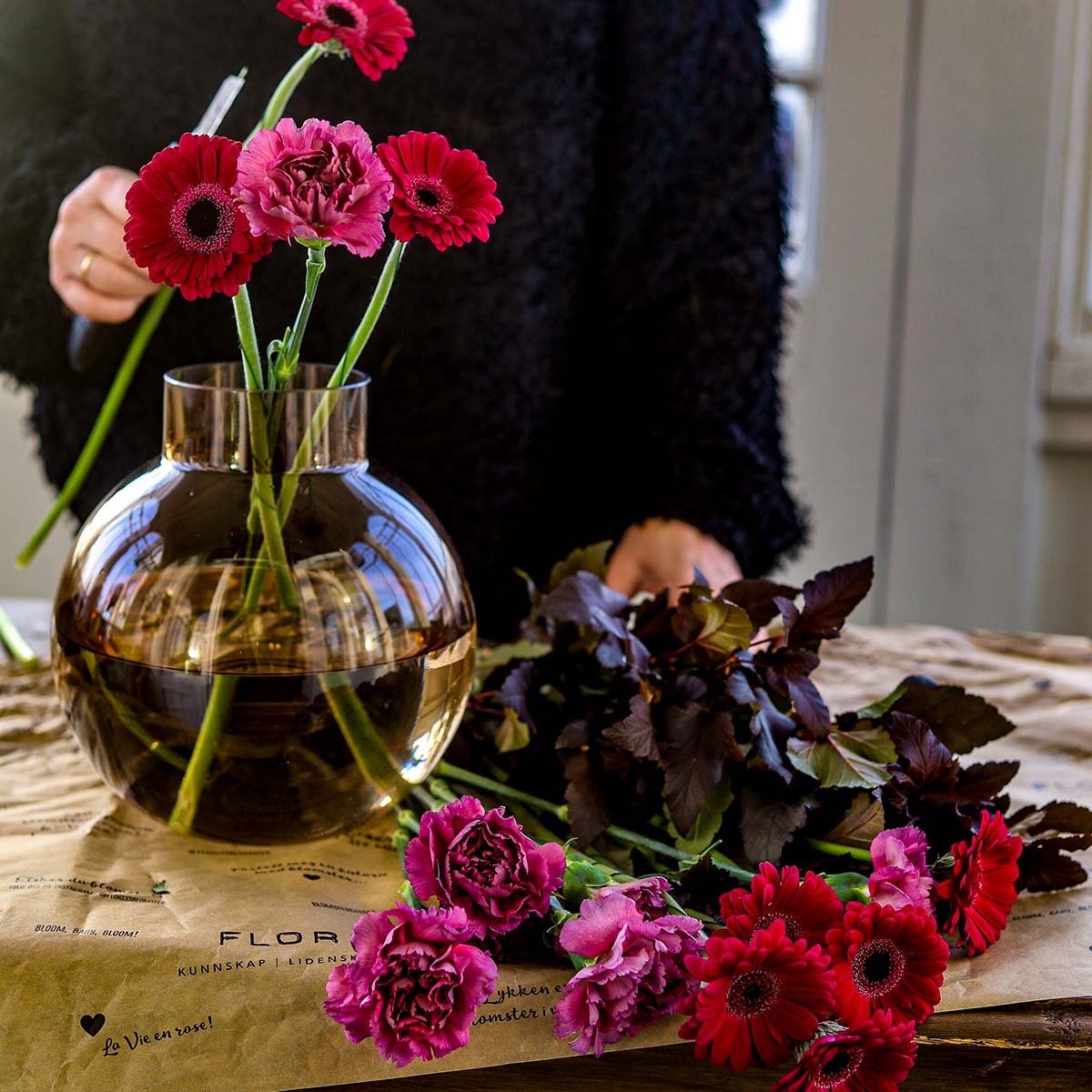 Nellik, germini og physocarpus snittes og settes opp i vase