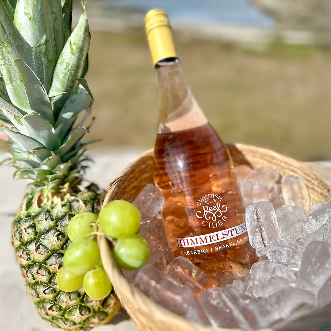 Rabarbradrøm i kurv med isbiter