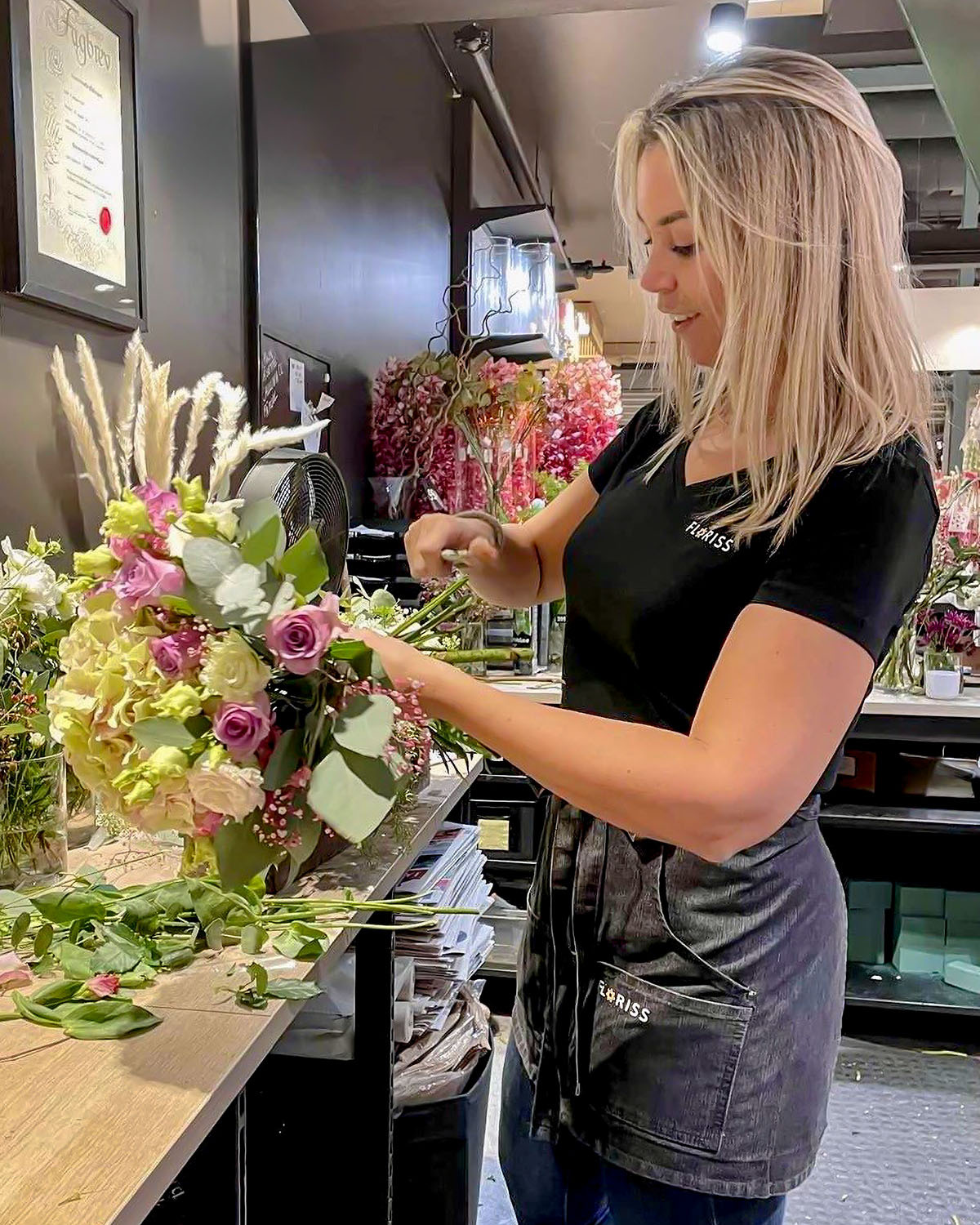 Blomsterdekoratøren Henriette hos Floriss Bryn