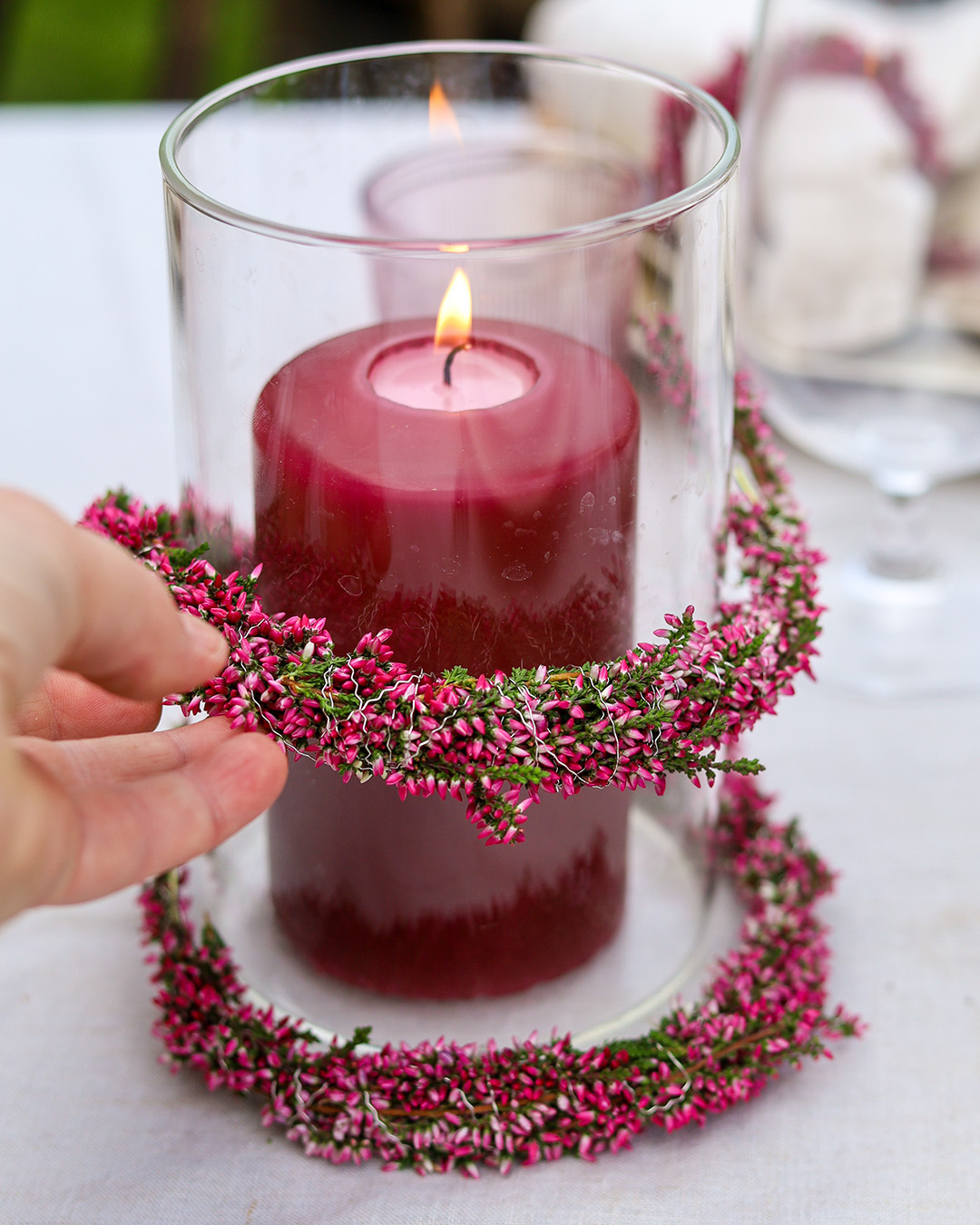 Vakker lykt med Calluna-lyng er tent