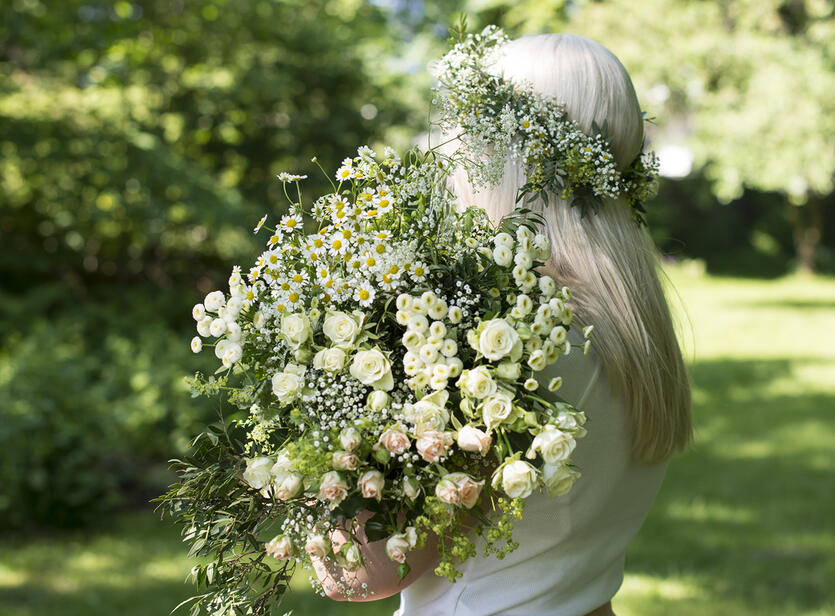 Blomsterkrans med blomsterkransbukett