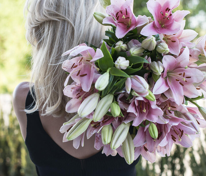 Bestill blomster<br/> rett hjem p&aring; d&oslash;ren
